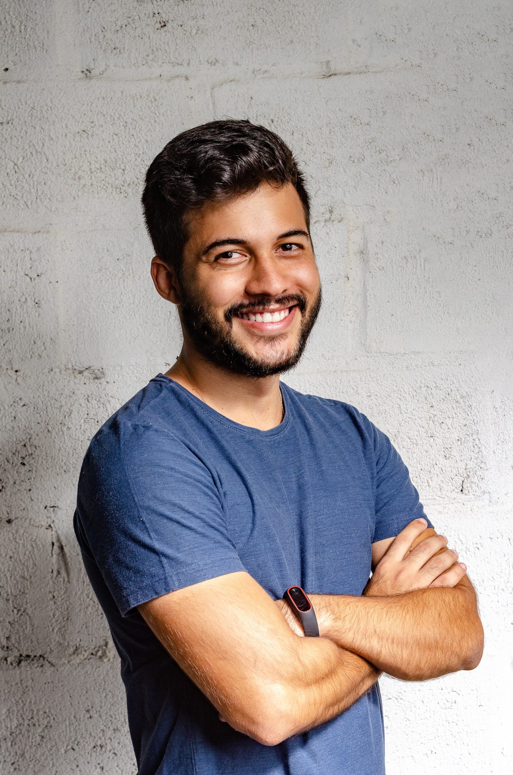 portrait-photo-of-smiling-man-with-his-arms-crossed-standing-2379004